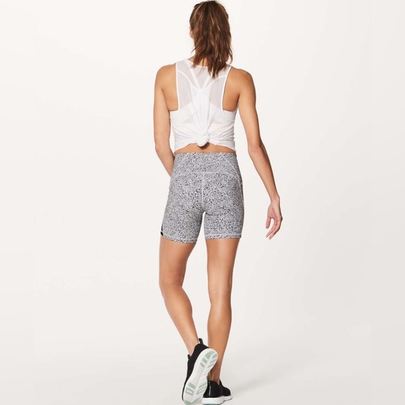 Rare Lululemon Train Times Short Ditsy Daisy NWT Size 4 - Picture 3 of 11